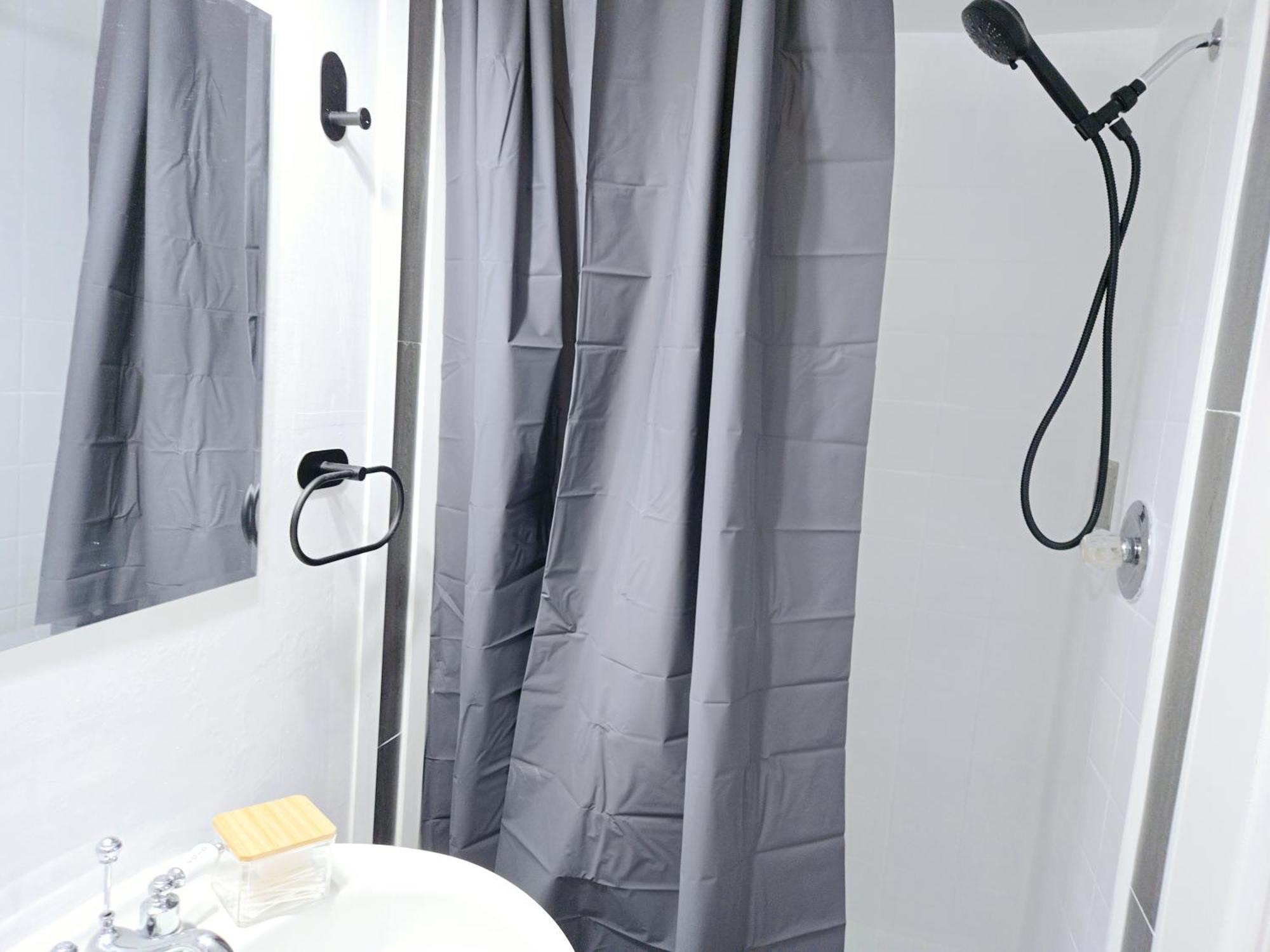 Lovely Cozy Room! With Attached Private Bath In The Heart Of Vancouver! Private Parking & Self Check-In! ภายนอก รูปภาพ